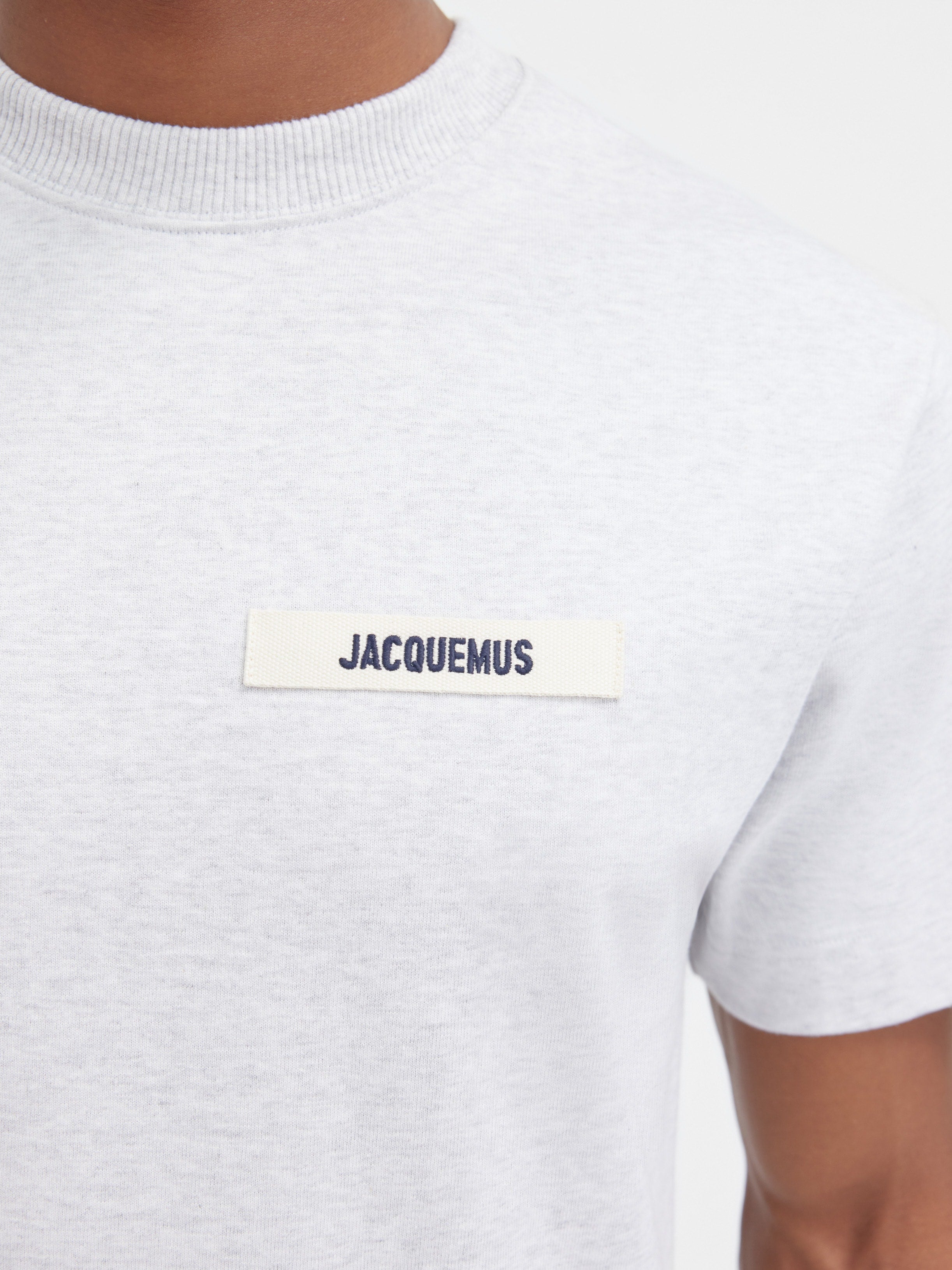 Jacquemus : Le t-shirt Gros Grain Gris